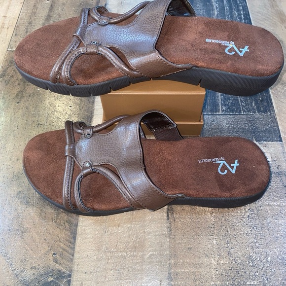 A2 by Aerosoles Brown sandals Women’s Size 9 Slip On, Faux Distressed Leather - Picture 6 of 15